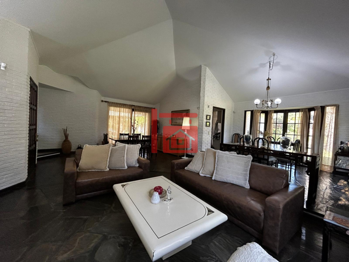 Casa ID.459 - Casa en alquiler Enero Barrio Lugano Arbolada 