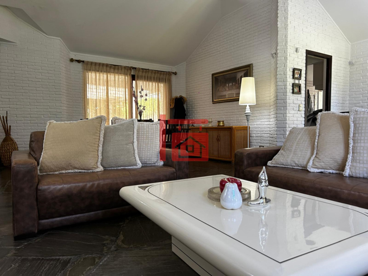 Casa ID.459 - Casa en alquiler Enero Barrio Lugano Arbolada 