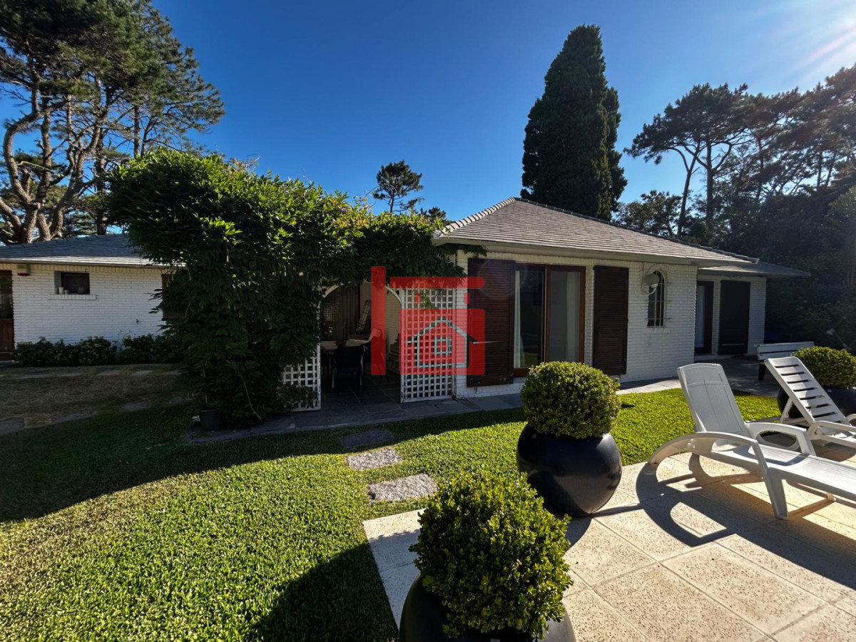 Casa ID.459 - Casa en alquiler Enero Barrio Lugano Arbolada 