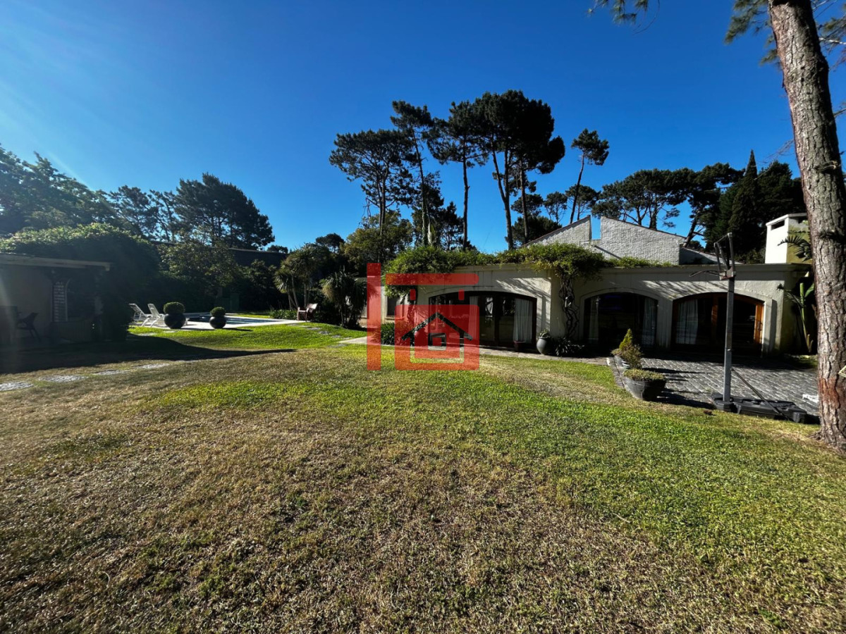 Casa ID.459 - Casa en alquiler Enero Barrio Lugano Arbolada 