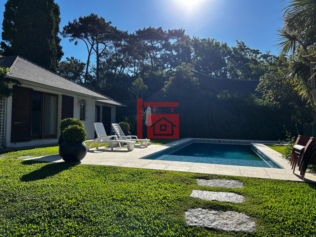 Casa ID.459 - Casa en alquiler Enero Barrio Lugano Arbolada 