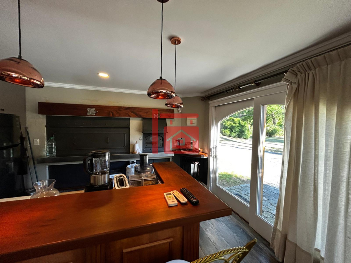 Casa ID.459 - Casa en alquiler Enero Barrio Lugano Arbolada 