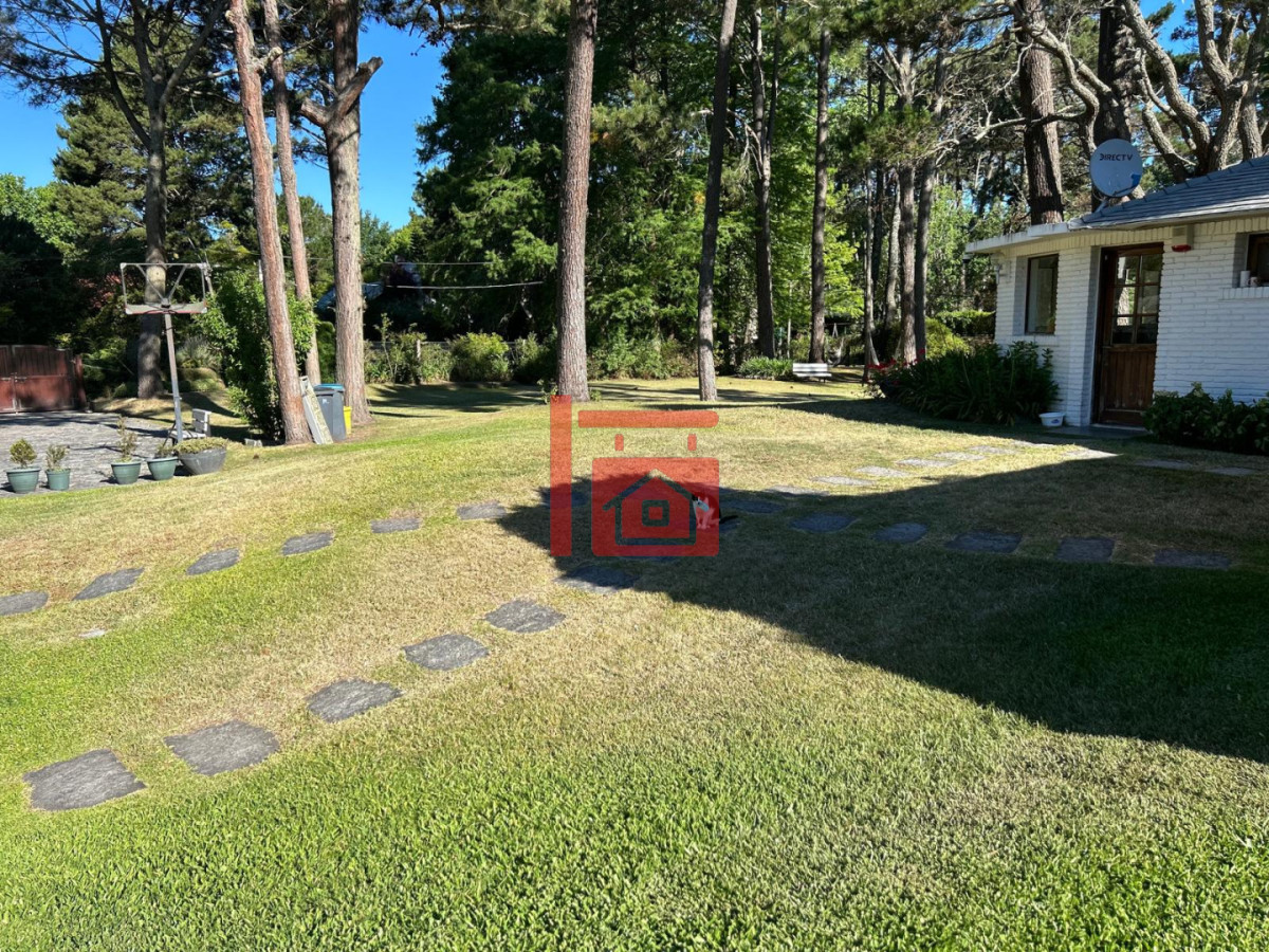 Casa ID.459 - Casa en alquiler Enero Barrio Lugano Arbolada 