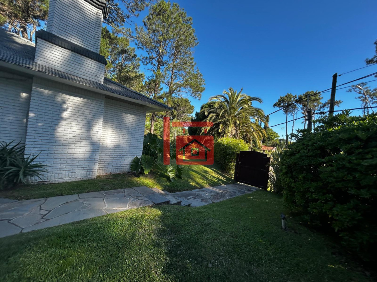 Casa ID.459 - Casa en alquiler Enero Barrio Lugano Arbolada 