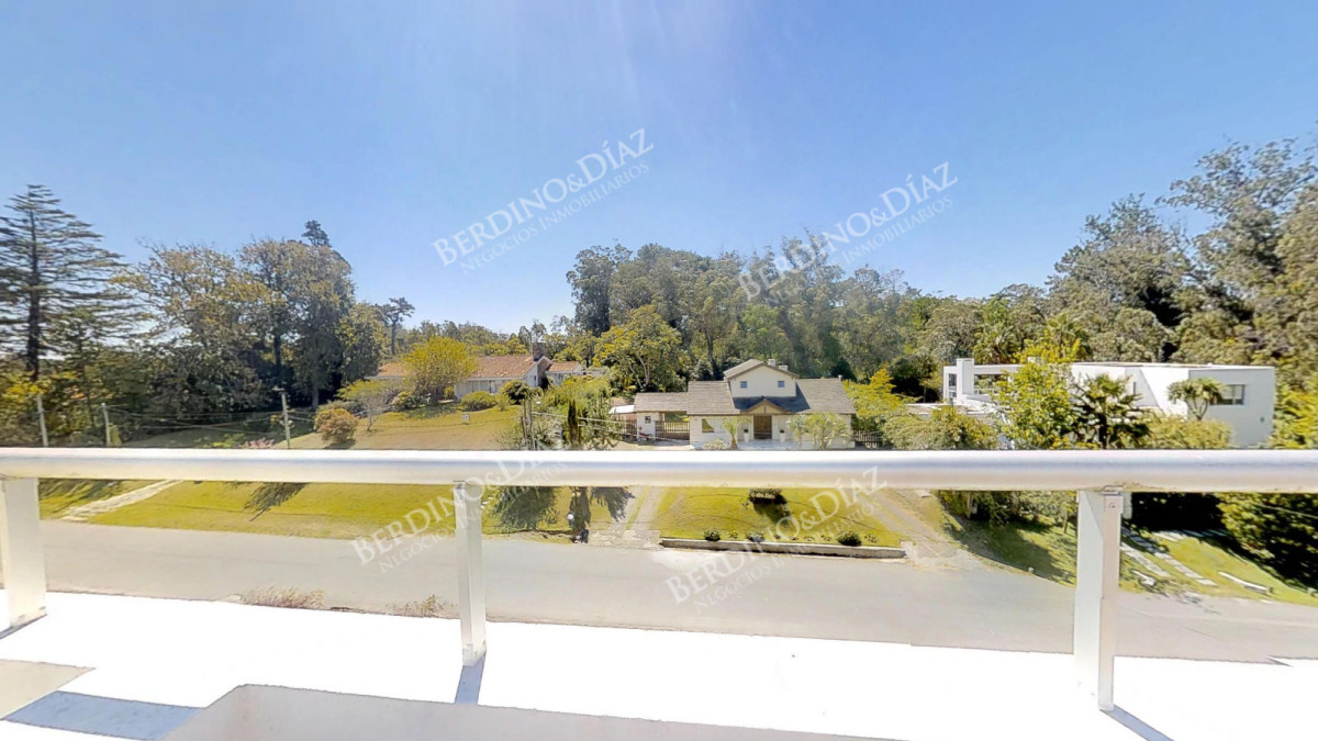 Apartamento ID.252 - Penthouse en venta  ubicado en Zona Golf con servicios