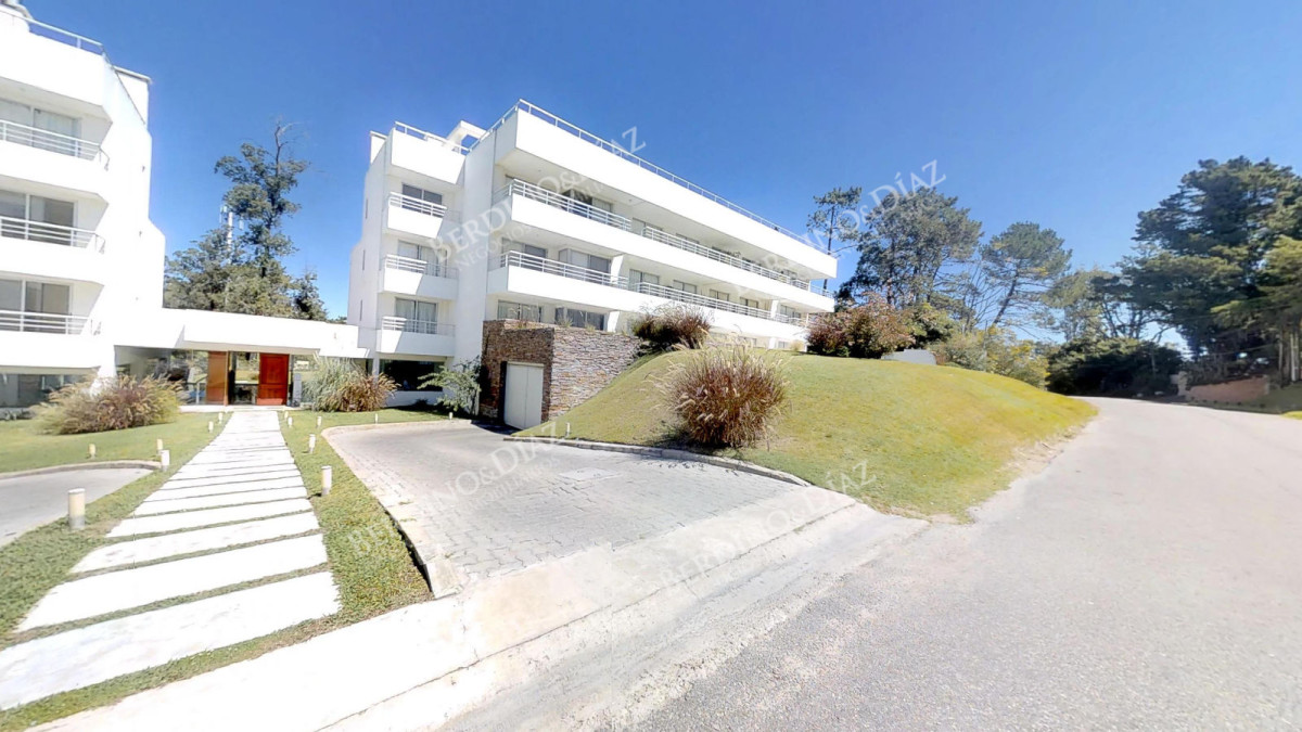 Apartamento ID.252 - Penthouse en venta  ubicado en Zona Golf con servicios