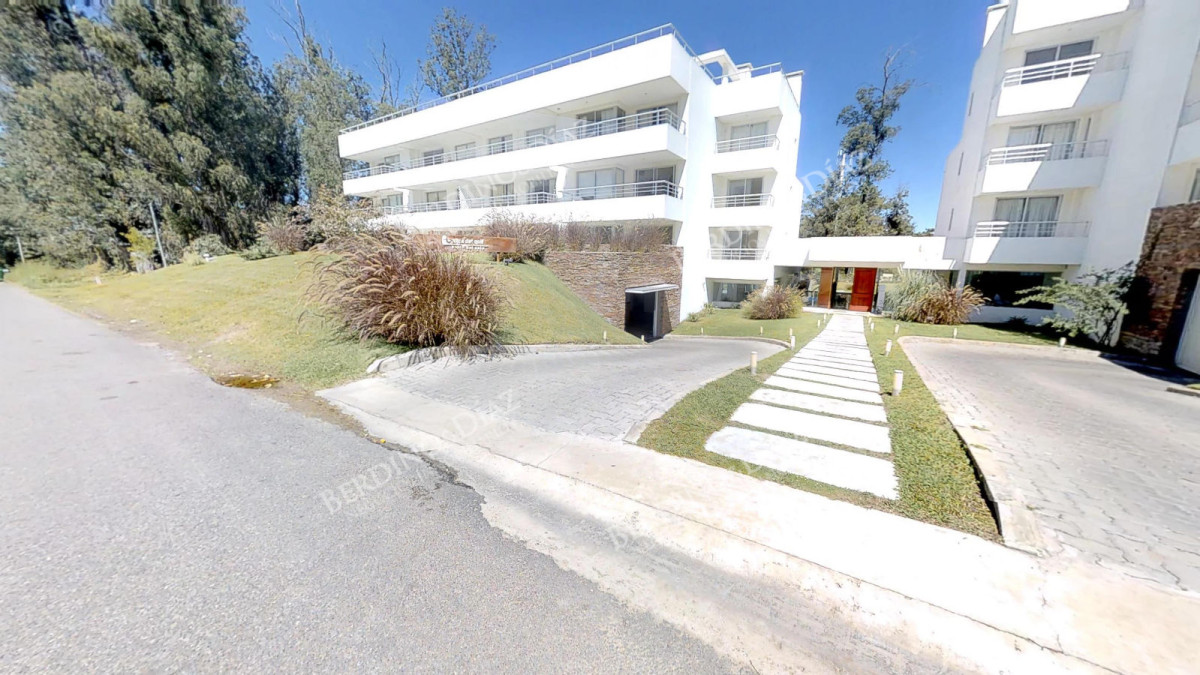 Apartamento ID.252 - Penthouse en venta  ubicado en Zona Golf con servicios