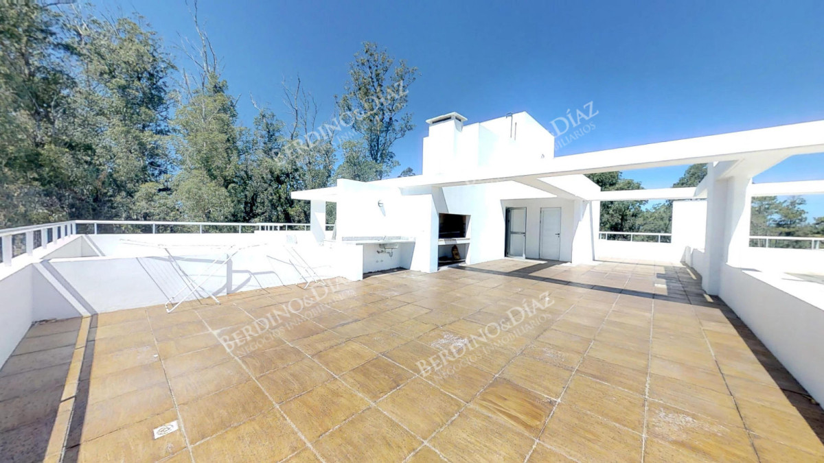 Apartamento ID.252 - Penthouse en venta  ubicado en Zona Golf con servicios
