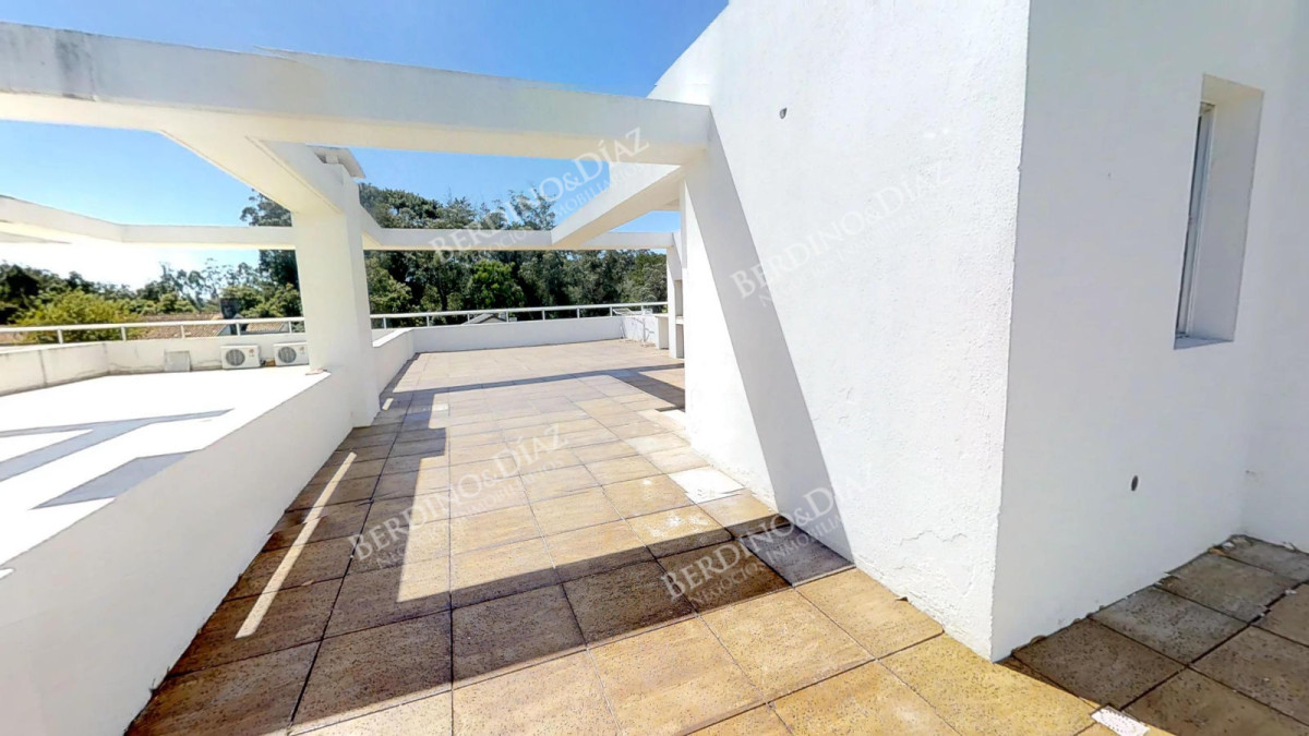 Apartamento ID.252 - Penthouse en venta  ubicado en Zona Golf con servicios