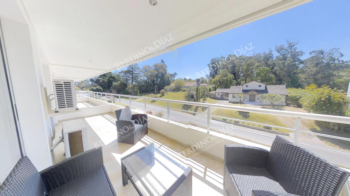Apartamento ID.252 - Penthouse en venta  ubicado en Zona Golf con servicios