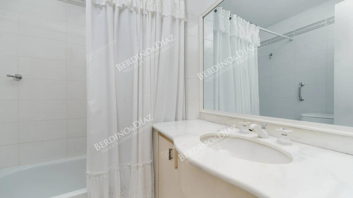 Apartamento ID.384 -  Apartamento formidable Frente a Puerto de  Punta del Este