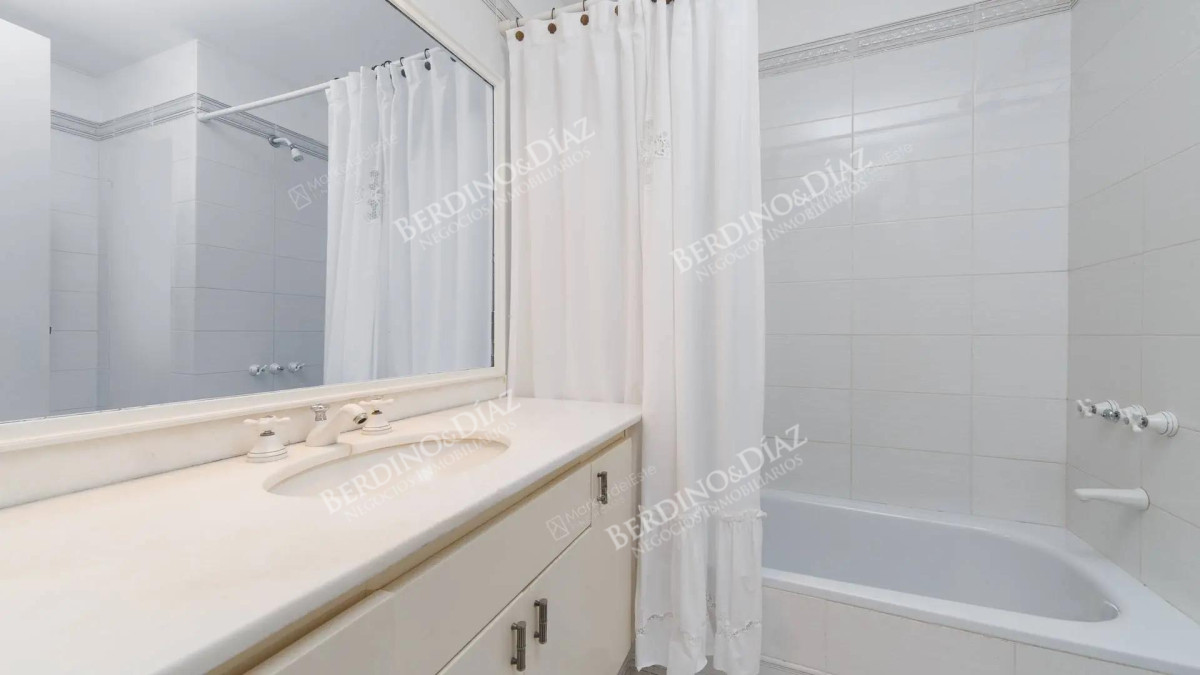 Apartamento ID.384 -  Apartamento formidable Frente a Puerto de  Punta del Este