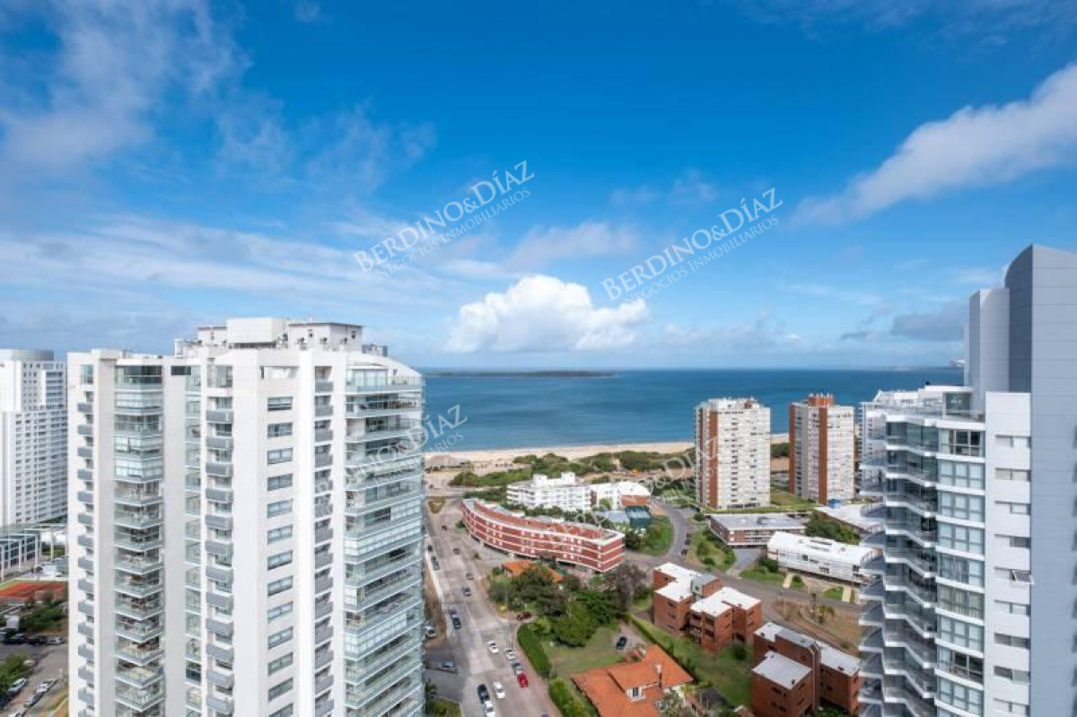 Apartamento ID.2327 - Miami Boulevard Punta del Este Oportunidad piso alto