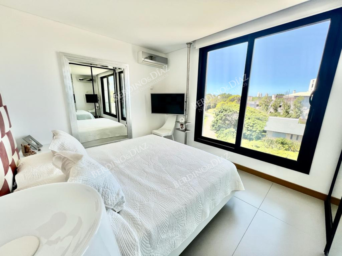 Apartamento ID.2561 - Playa Mansa Apartamento 3 suites frente al mar  y servicios