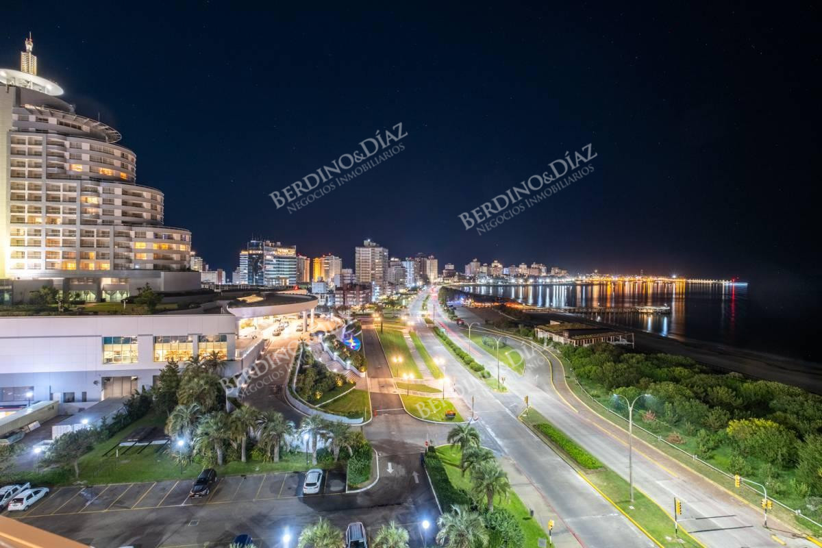Apartamento ID.2328 - Apartamento frente a playa Mansa 3 dormitorios en venta