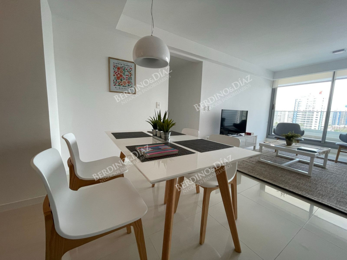Apartamento ID.2960 - Apartamento en venta 2 dormitorios a 1 cuadra de Playa Brava 
