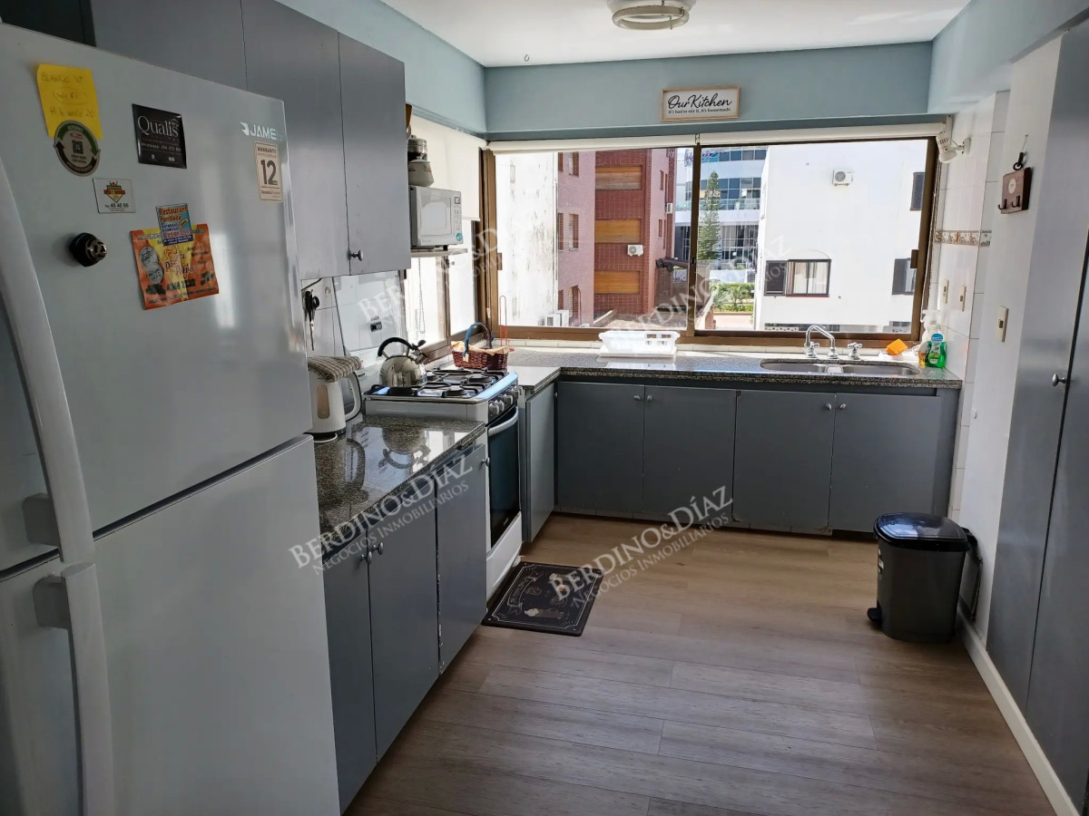 Apartamento ID.2840 - Apartamento en venta Playa Mansa 3 dormitorios