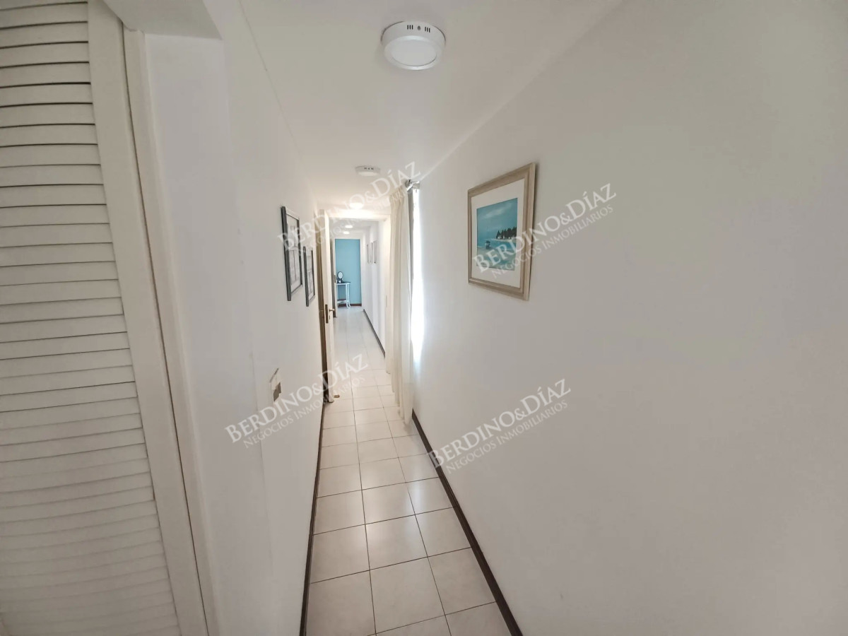 Apartamento ID.2840 - Apartamento en venta Playa Mansa 3 dormitorios