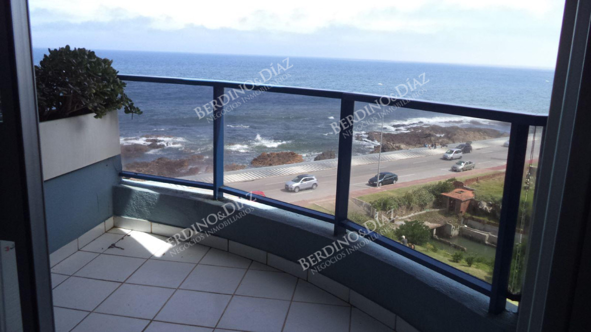 Apartamento ID.160 -  Apartamento Extraordinario Muy Bien Ubicado en Primera Fila de la Brava con Espectacular Vista al Mar