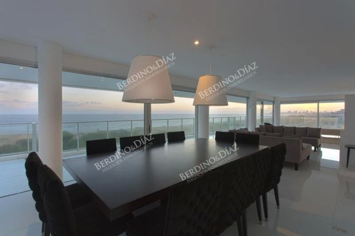 Apartamento ID.2206 - Penthouse espectacular en venta Playa Brava Punta del Este