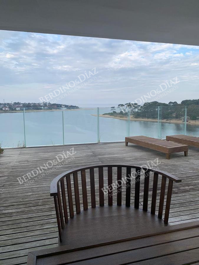 Apartamento ID.2144 - Penthouse en venta 3 dormitorios en La barra con vista al mar