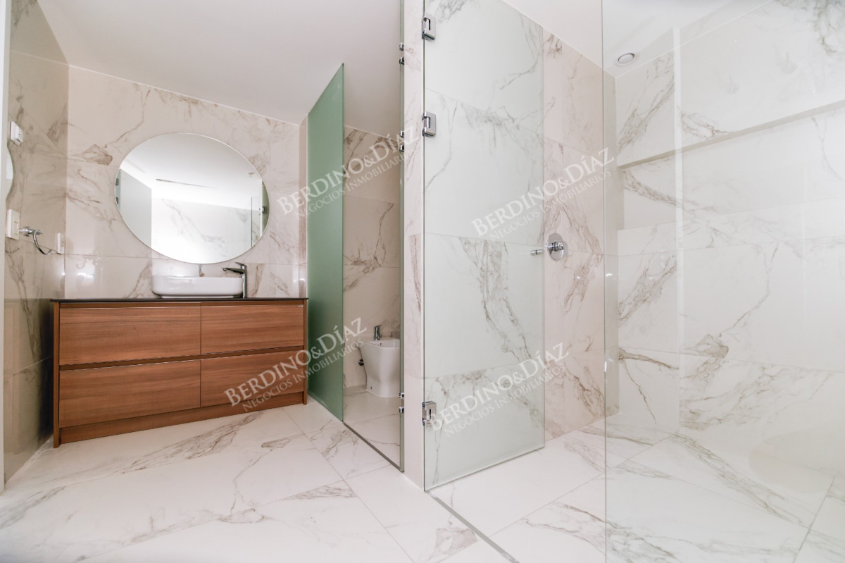 Apartamento ID.2916 - Venetian frente a Playa Mansa  Apartamento unificado Punta del Este