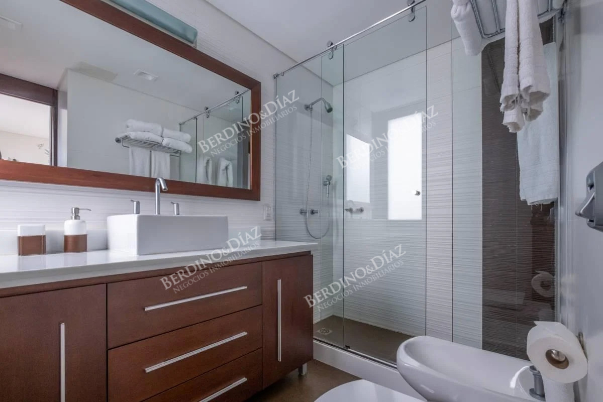 Apartamento ID.2324 - Formidable artamento en venta frente a puerto Punta del Este