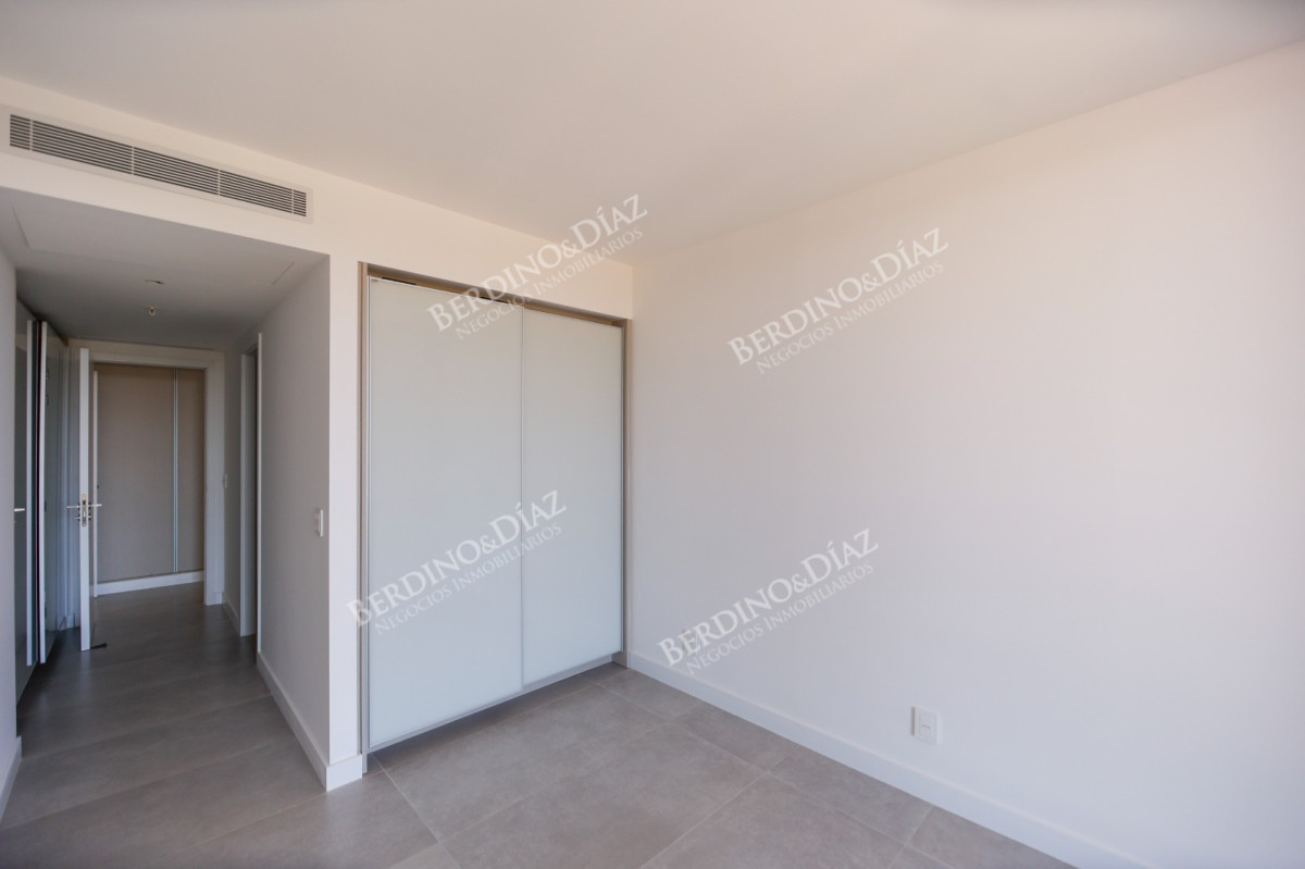 Apartamento ID.2916 - Venetian frente a Playa Mansa  Apartamento unificado Punta del Este