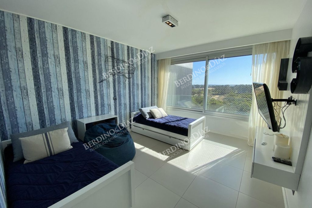 Apartamento ID.2441 - Penthouse en Playa Brava Espectacular