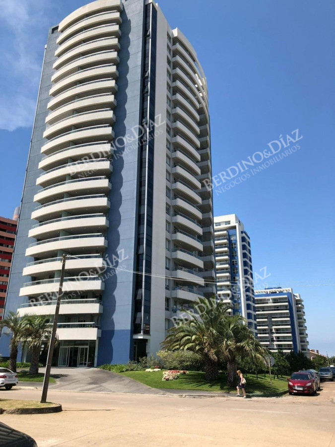 Apartamento ID.1999 - Apartamento en venta en Playa Brava 3 dormitorios