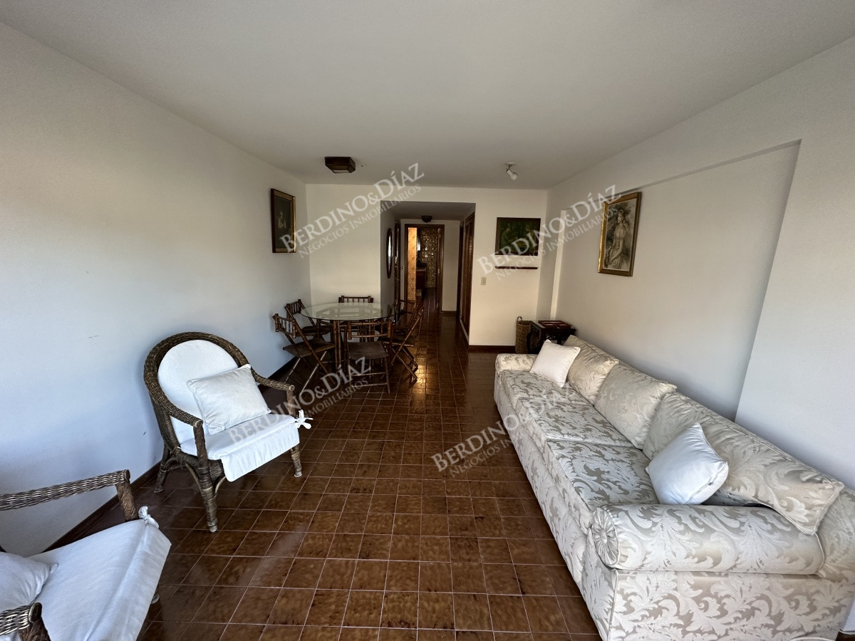 Apartamento ID.1568 - Apartamento en Venta Punta del Este Primera Linea en Playa Mansa tres dorm mas dependencia