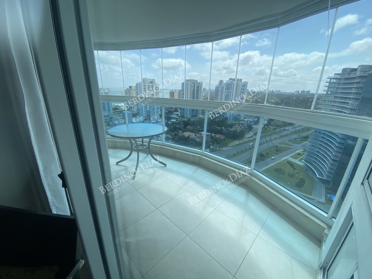 Apartamento ID.1537 - Apartamento en venta en Punta del Este Playa Mansa con servicios