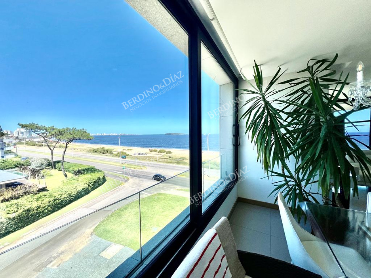 Apartamento ID.2561 - Playa Mansa Apartamento 3 suites frente al mar  y servicios