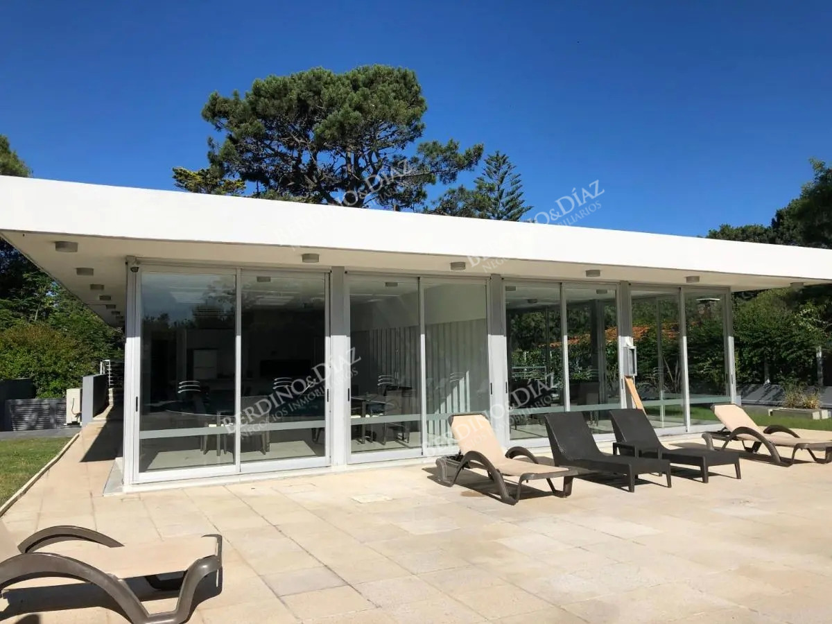 Apartamento ID.2810 - Apartamento en venta 3 dormitorios Torre con servicios