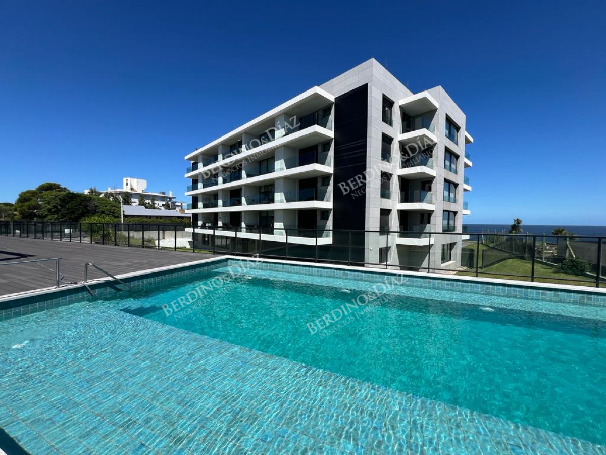 Apartamento ID.2561 - Playa Mansa Apartamento 3 suites frente al mar  y servicios