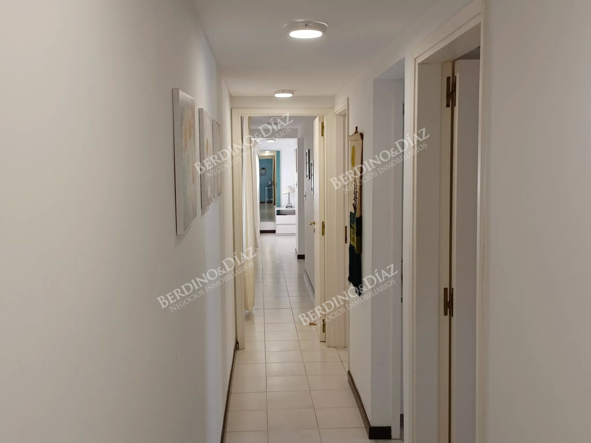 Apartamento ID.2840 - Apartamento en venta Playa Mansa 3 dormitorios