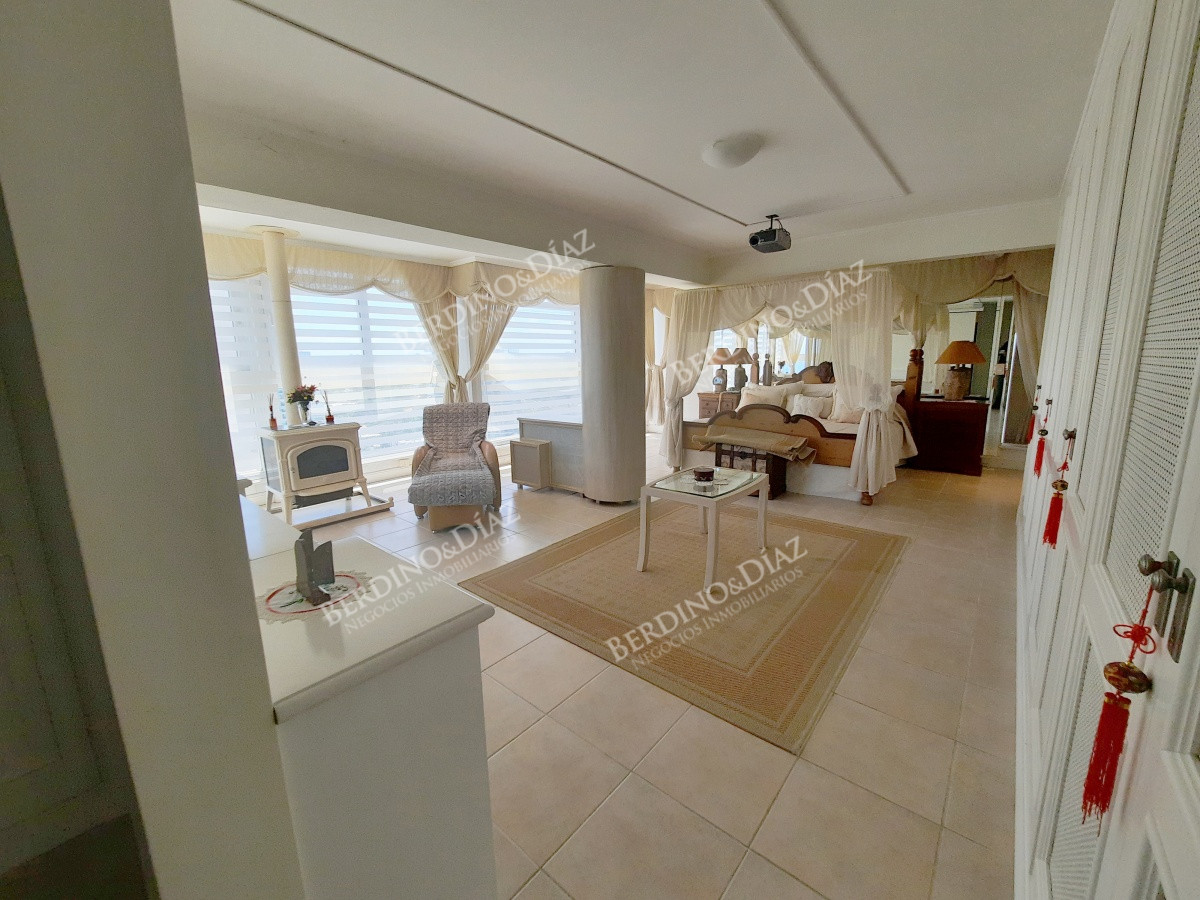 Apartamento ID.1290 - En venta  PentHouse en Playa Mansa reciclado  Punta del Este