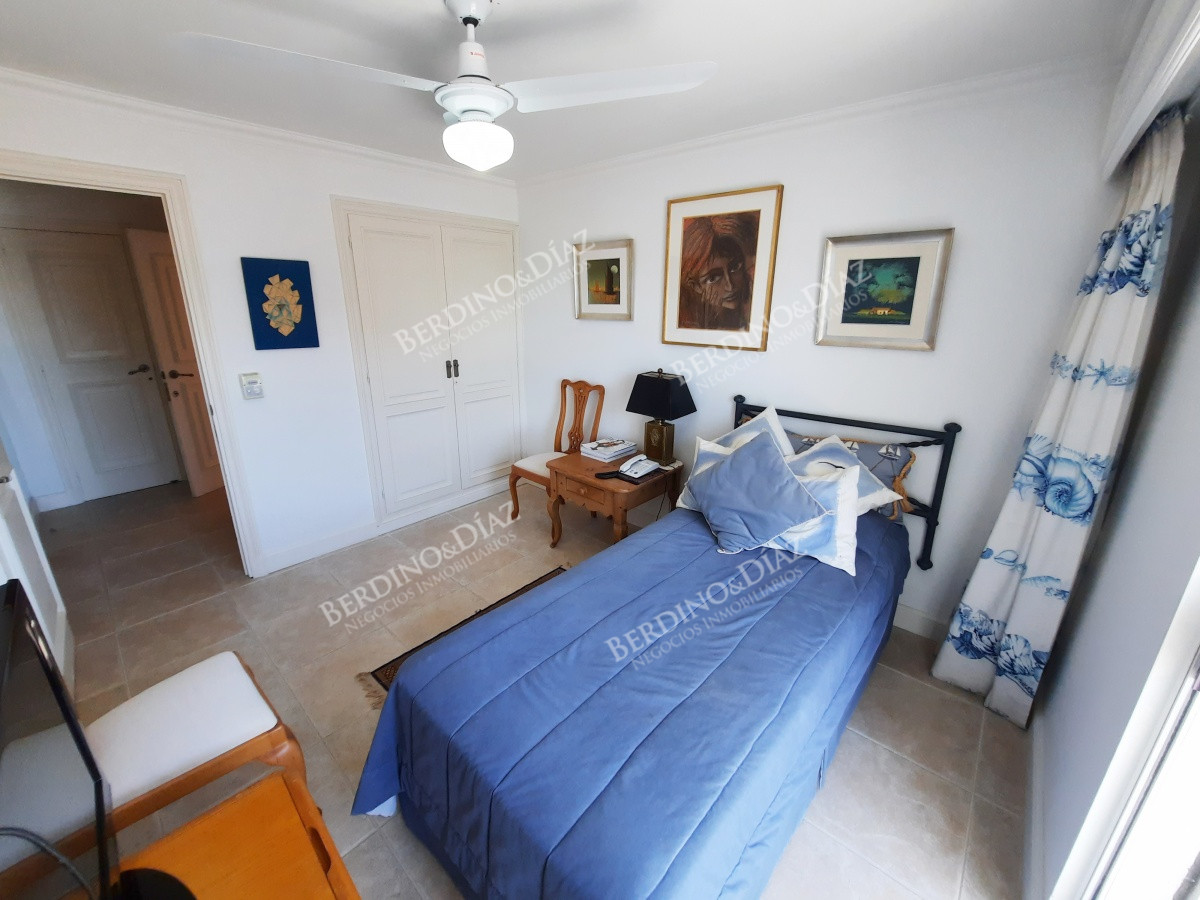 Apartamento ID.1290 - En venta  PentHouse en Playa Mansa reciclado  Punta del Este