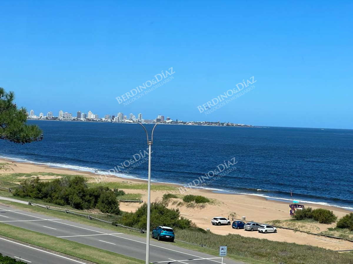 Apartamento ID.2561 - Playa Mansa Apartamento 3 suites frente al mar  y servicios