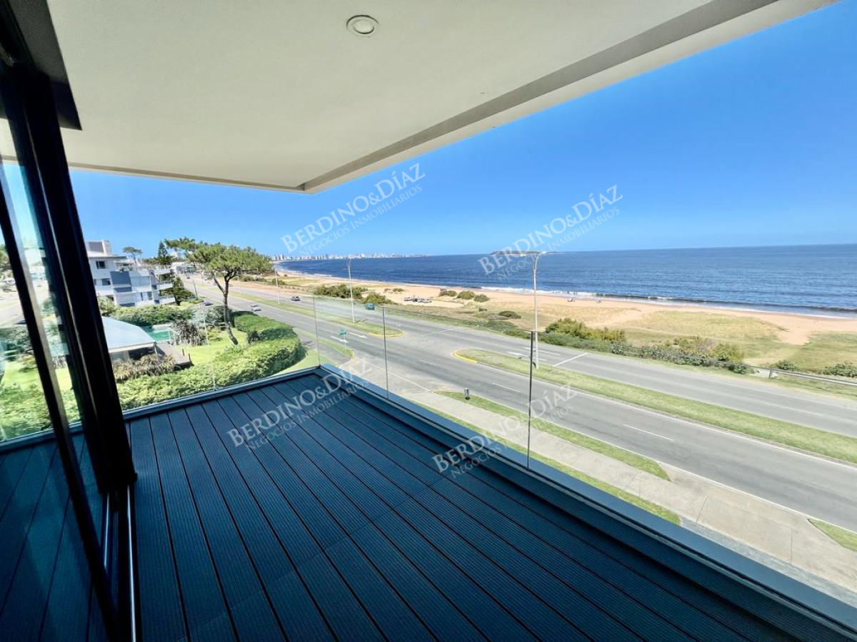 Apartamento ID.2561 - Playa Mansa Apartamento 3 suites frente al mar  y servicios
