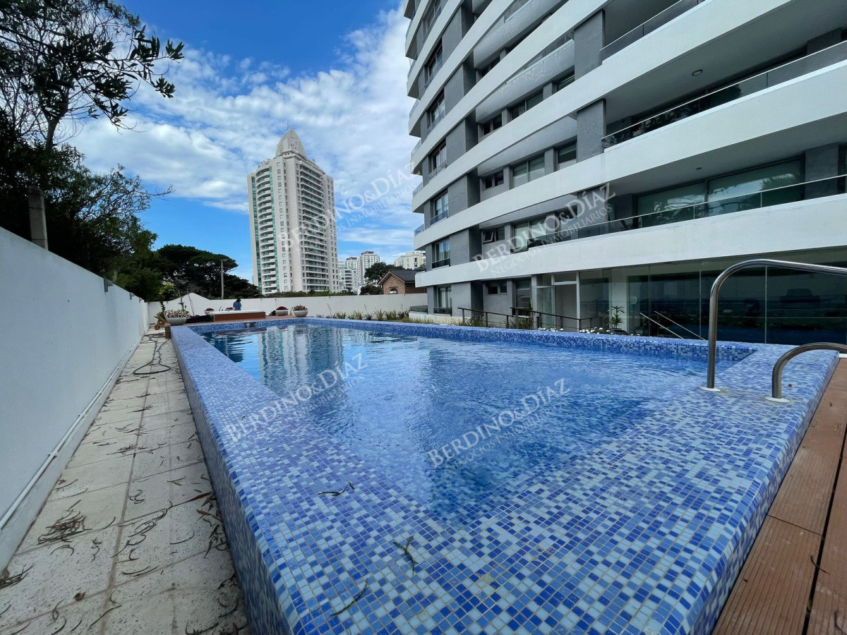 Apartamento ID.2960 - Apartamento en venta 2 dormitorios a 1 cuadra de Playa Brava 