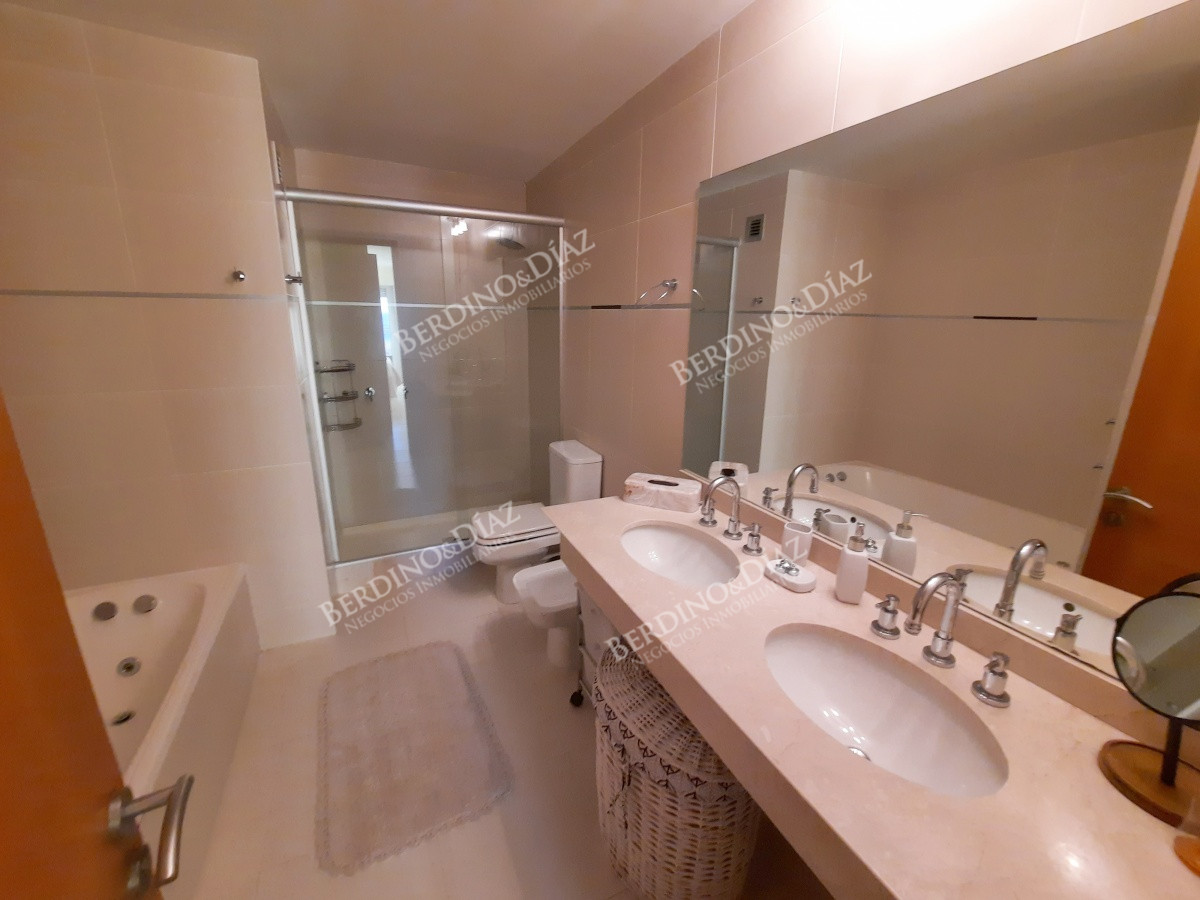 Apartamento ID.1114 - Apartamento de 2 dormitorios Playa Mansa de Punta del Este