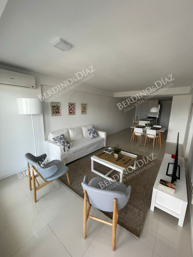 Apartamento ID.2960 - Apartamento en venta 2 dormitorios a 1 cuadra de Playa Brava 