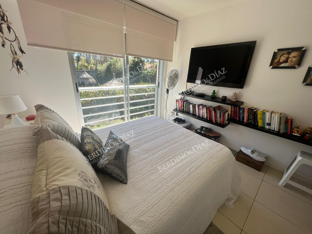 Apartamento ID.2031 - Apartamento en venta Playa Mansa Parrillero propio