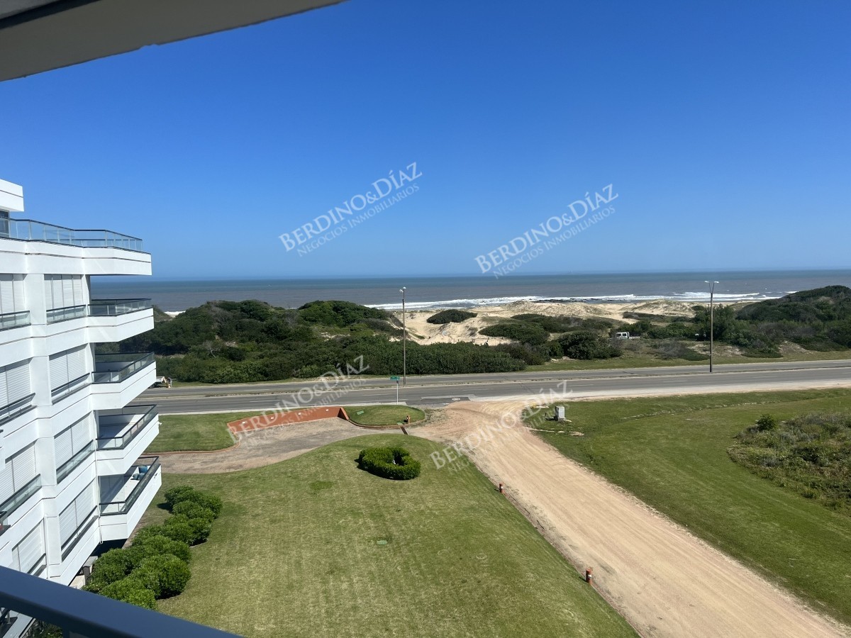 Apartamento ID.2160 - Penthouse en venta Rincon del Indio espectacular vista al mar
