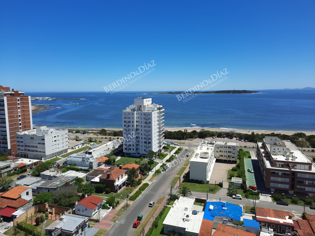 Apartamento ID.150 -  PentHouse en venta con hermosa vista a Playa Mansa
