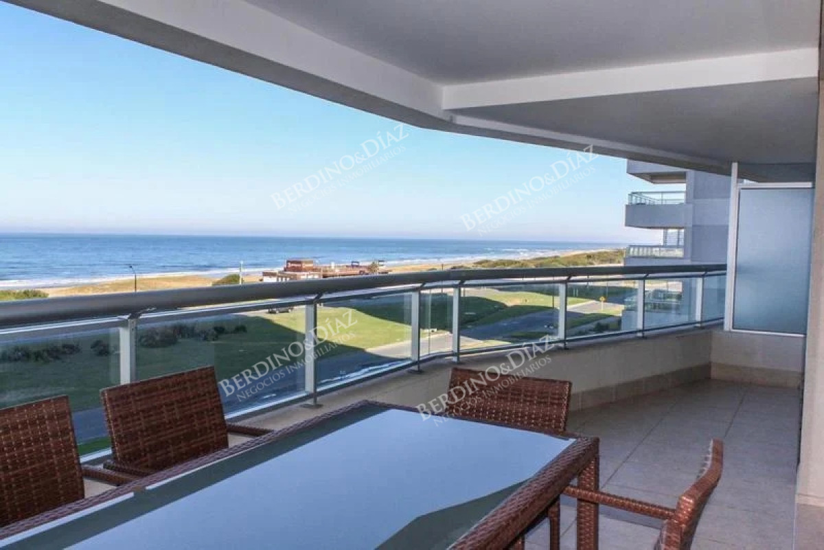 Apartamento ID.2276 - Apatamento de 4 suites frente al mar Playa Brava