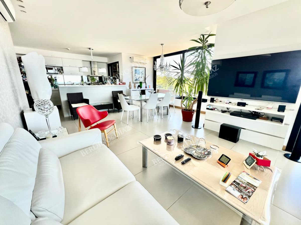 Apartamento ID.2561 - Playa Mansa Apartamento 3 suites frente al mar  y servicios