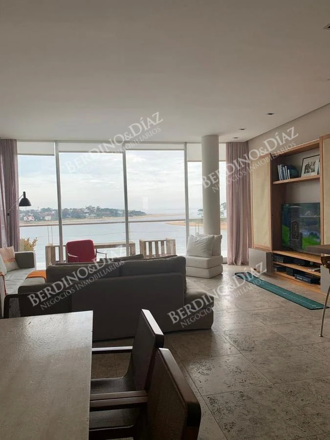 Apartamento ID.2144 - Penthouse en venta 3 dormitorios en La barra con vista al mar