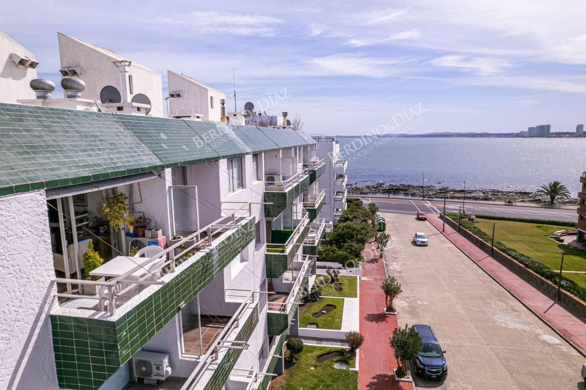 Apartamento ID.2325 - Apartamento en venta 3 dormitorios Peninsula con vista al mar